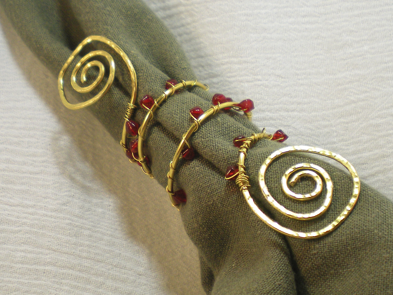 bead-and-hammered-wire-napkin-ring-still