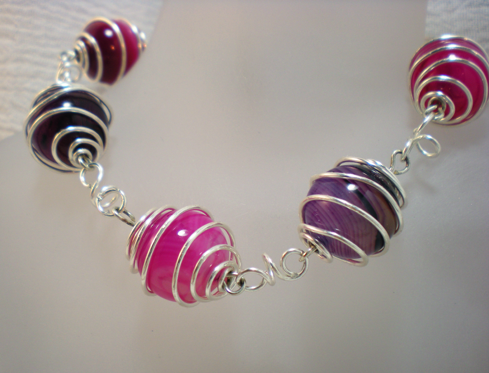 pink-purple-wire-wrapped-bracelet-close