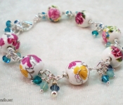 crystal & floral bead bracelet still (1)