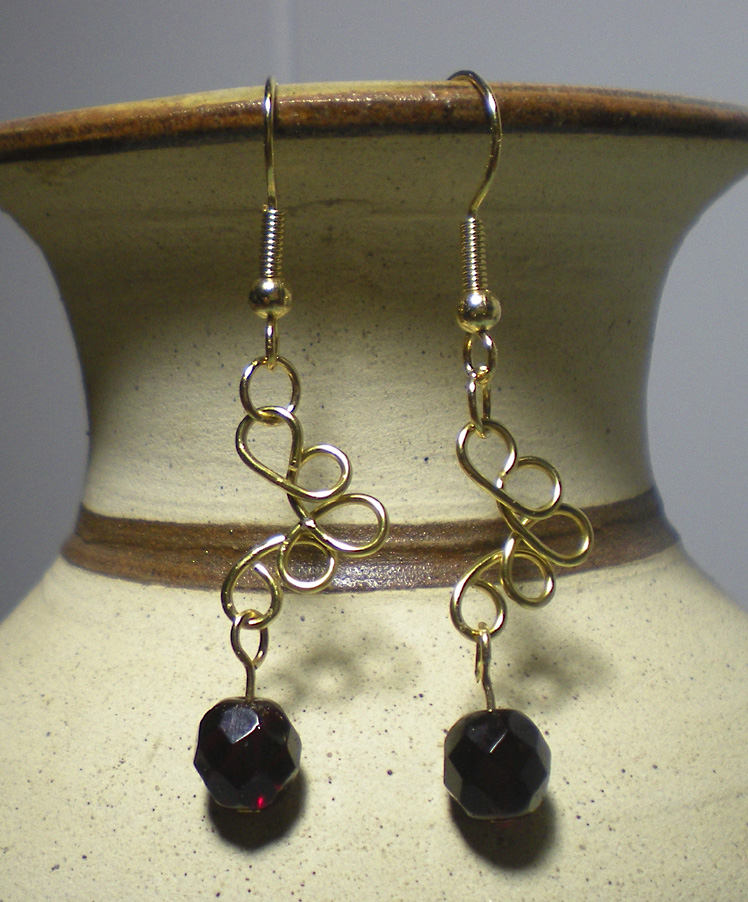 wire-jig-loopy-earrings-hanging-centered