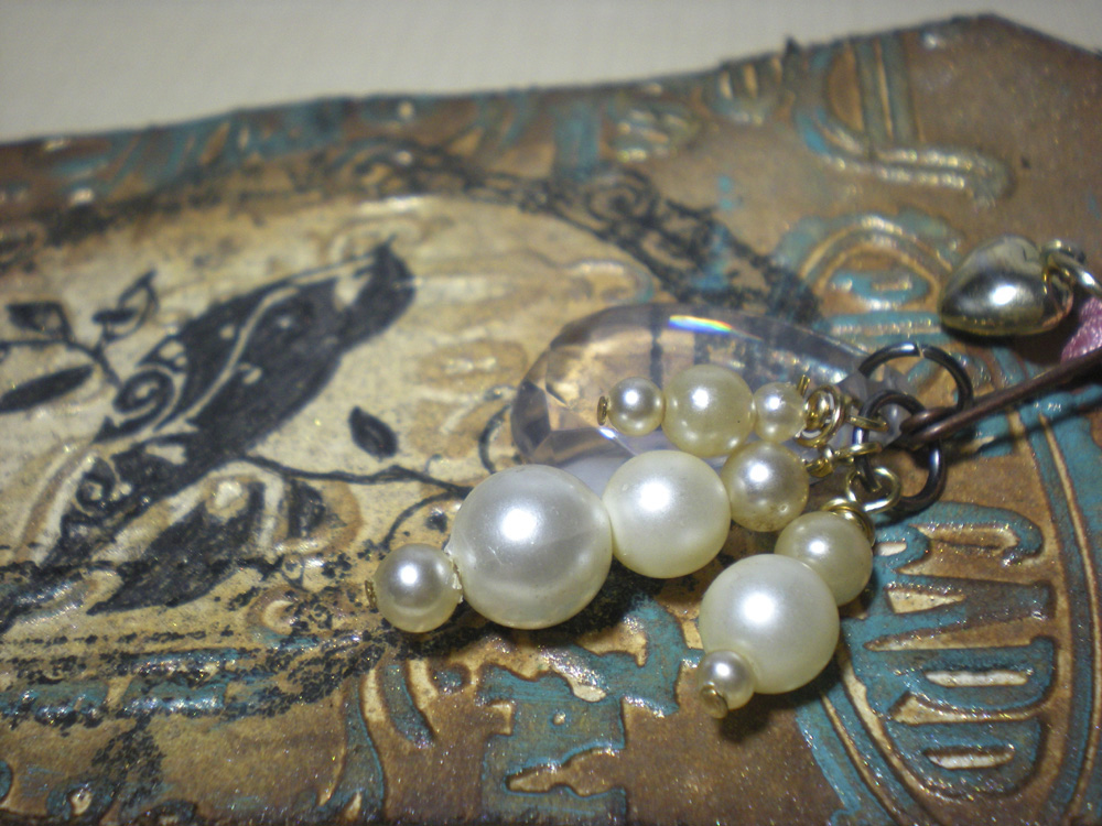 august-tag-of-2012-pearls-close-up