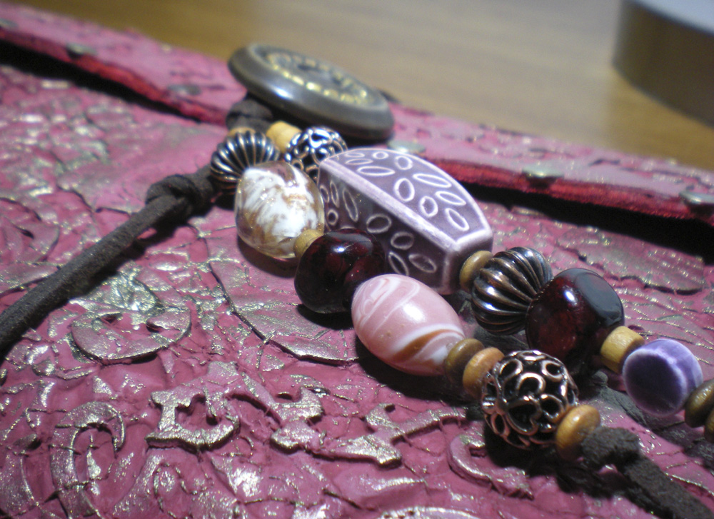 faux-leather-sketchbook-pink-beads