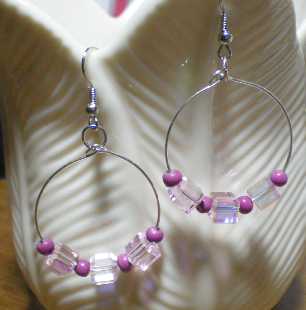 chip-hoop-earrings-pink-beads-3