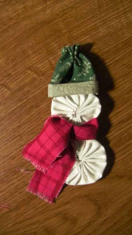 snowman-ornament-step-8-add-scarf