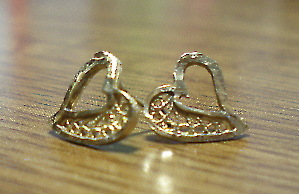 gold-heart-earrings