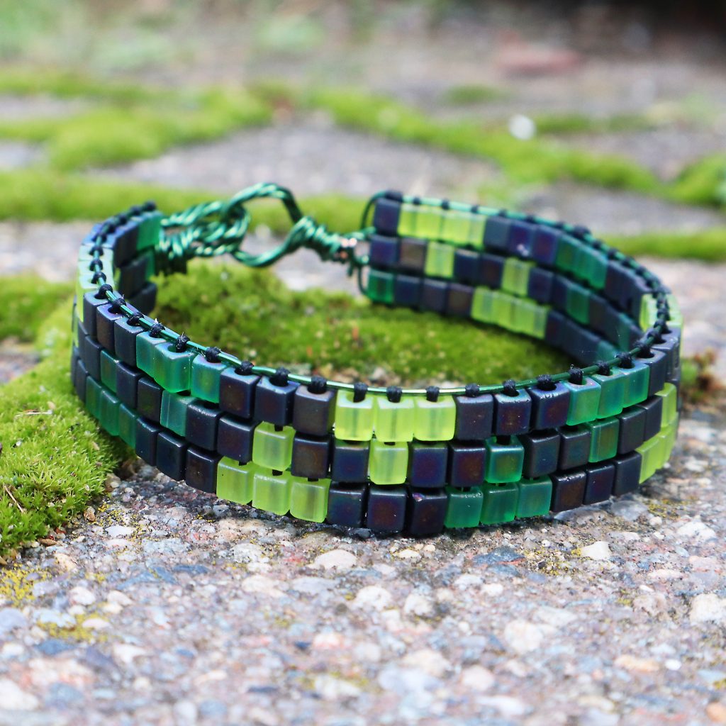 how-to-bead-weave-with-wire-on-a-loom